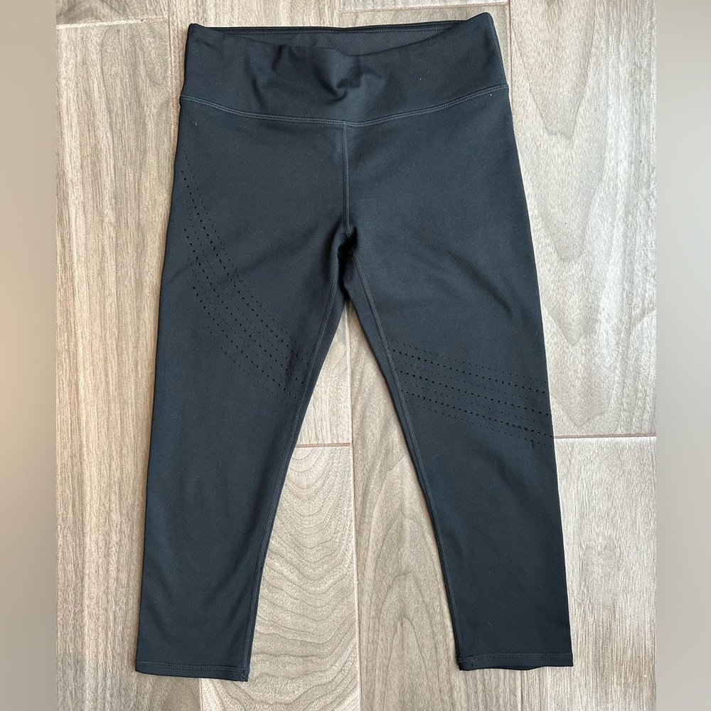 Fabletics Laser Cut Mid-Rise Leggings Size XS
